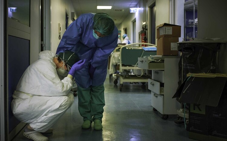 Enfermeras y trabajadores de la Salud en Italia (AFP Paolo Miranda)