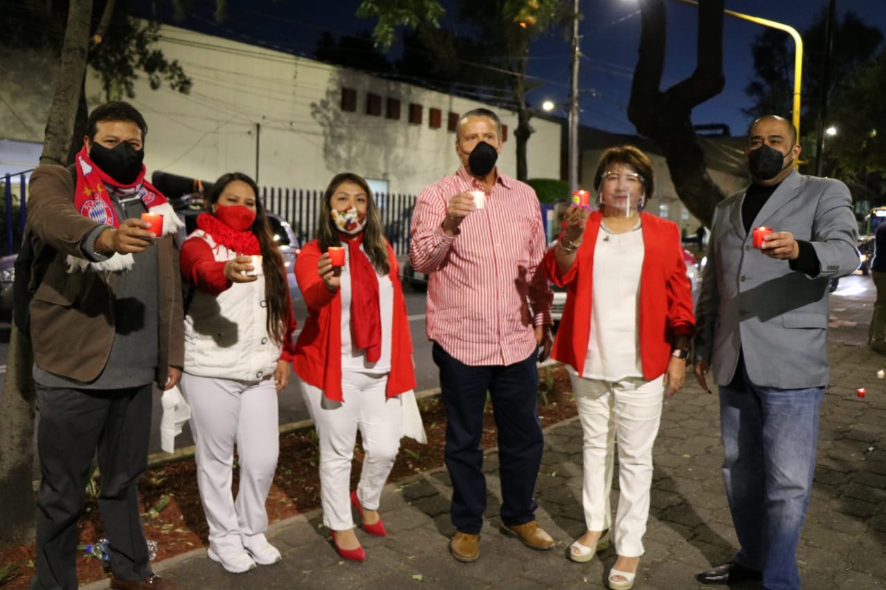 Alfredo Adame dona insumos médicos al INER de Tlalpan