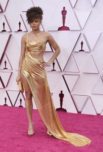 Éstos fueron los mejores looks de los Oscar 2021